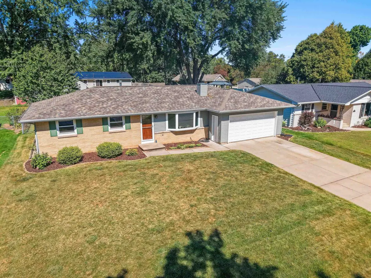 1016 CHANTEL ST, Green Bay, WI 54304-2012
