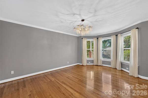 1058 13th Avenue PL NW, Hickory, NC 28601