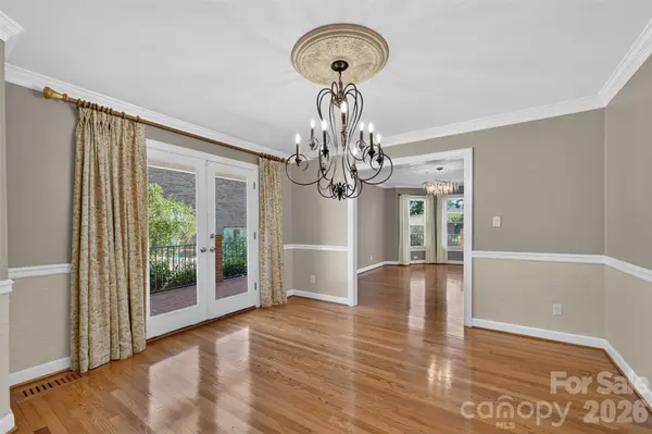 1058 13th Avenue PL NW, Hickory, NC 28601
