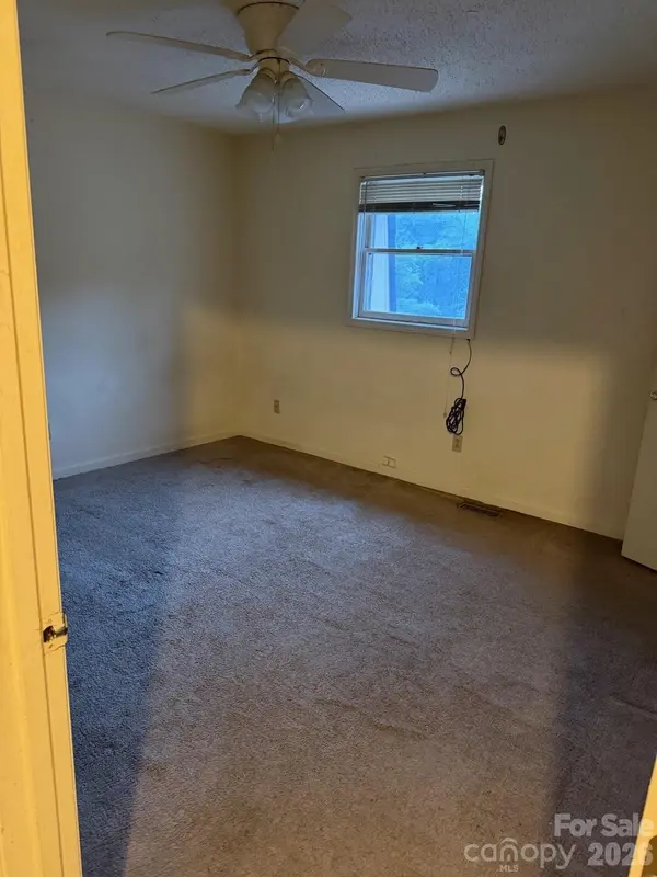 220 14th AVE SE #2-D, Hickory, NC 28602
