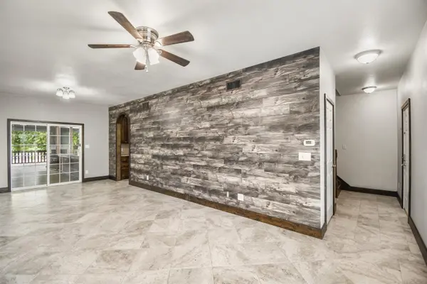 6450 River Oaks DR, Kingsland, TX 78639