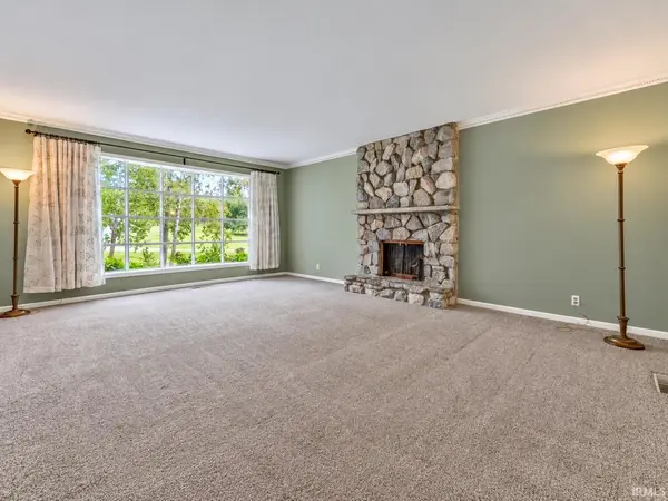 6322 Pfafflin Lake BLVD, Newburgh, IN 47630