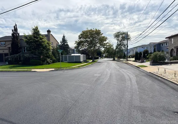 3588 Bertha DR, Baldwin, NY 11510