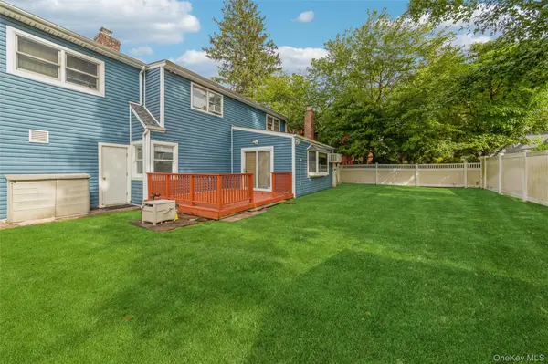1423 Sturl AVE, Hewlett, NY 11557