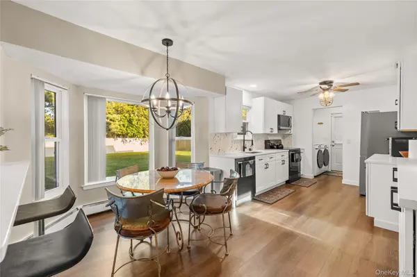 23 Blueberry LN, Patchogue, NY 11772