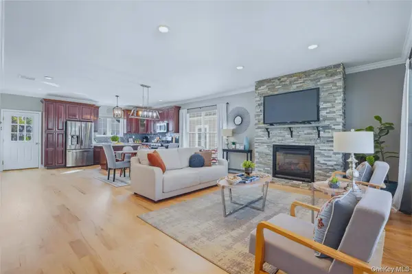 9 Emerson TER, Highland, NY 12528