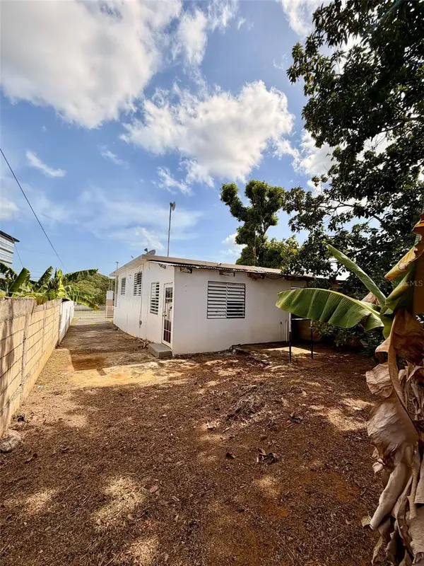 Calle Los Cedros URB. BRISAS DE LLANADAS, CALLE LOS CEDROS #24, Barceloneta, PR 00617