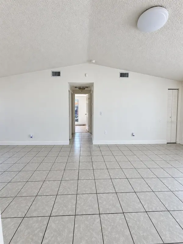 8206 RAVENCROFT DR, Tampa, FL 33615