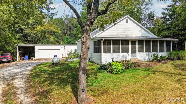 1765 Grothe RD, Flint Hill, MO 63385