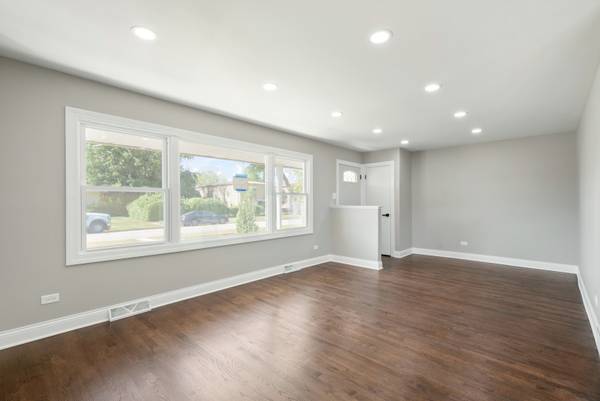14057 S Hoxie AVE, Burnham, IL 60633