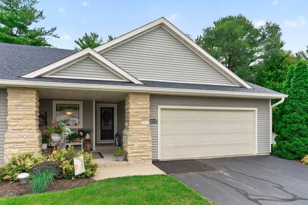 5734 JACKIES DR #I-5734, Loves Park, IL 61111