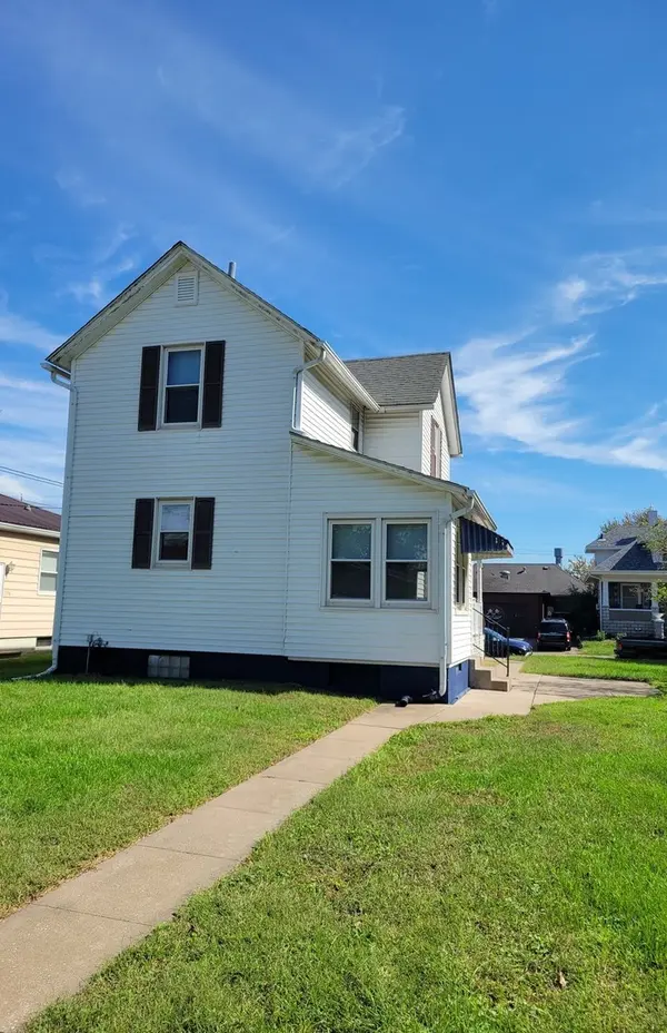 1734 Davie ST, Davenport, IA 52804