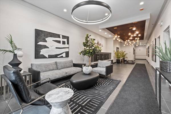 3951 N Wayne AVE #208, Chicago, IL 60613