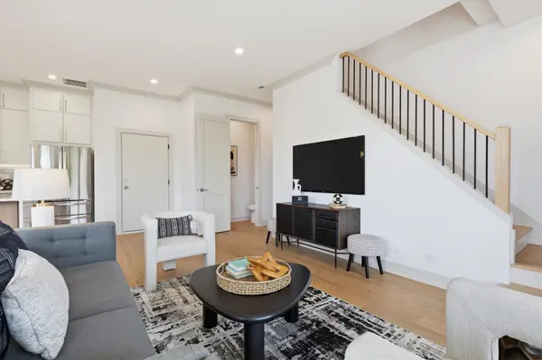 6414 N Francisco AVE #2F, Chicago, IL 60645