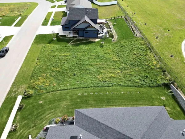 Massman DR, Decorah, IA 52101