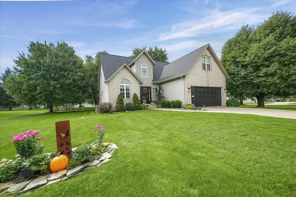 306 Heatherwood DR, Valparaiso, IN 46383