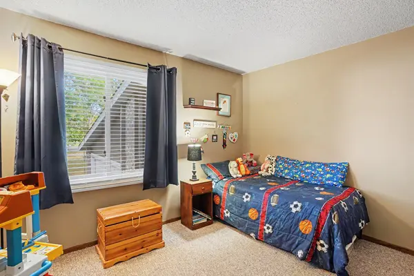 12405 Villaburne DR, Burnsville, MN 55337