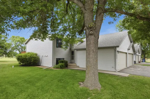 2830 32nd ST S, Moorhead, MN 56560