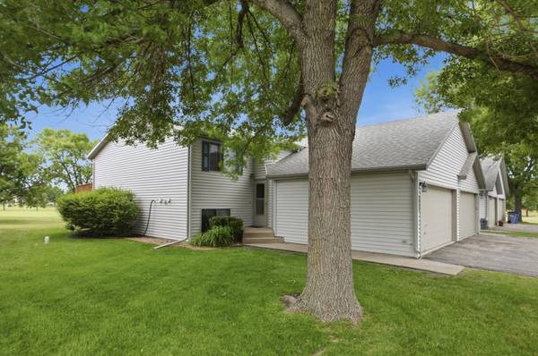 2830 32nd ST S, Moorhead, MN 56560