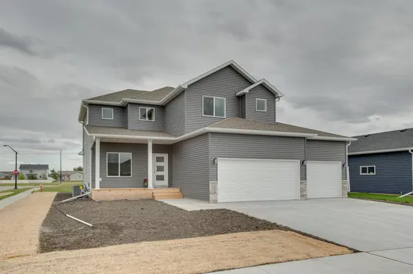 2534 Golden LN S, Fargo, ND 58104