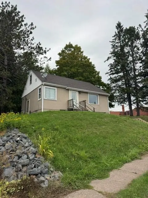 4125 Woodland AVE, Duluth, MN 55803
