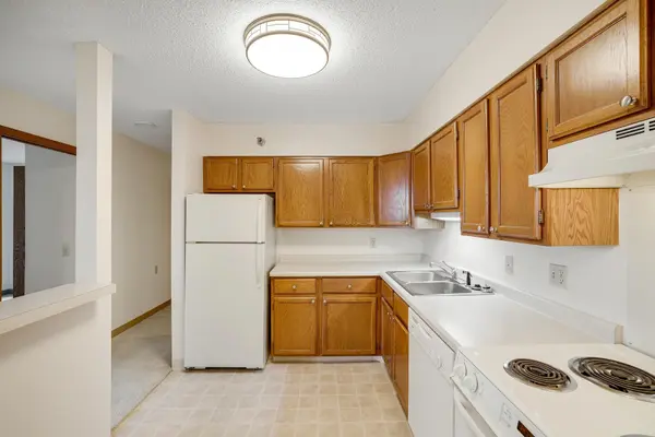7600 Golden Valley RD #805, Golden Valley, MN 55427