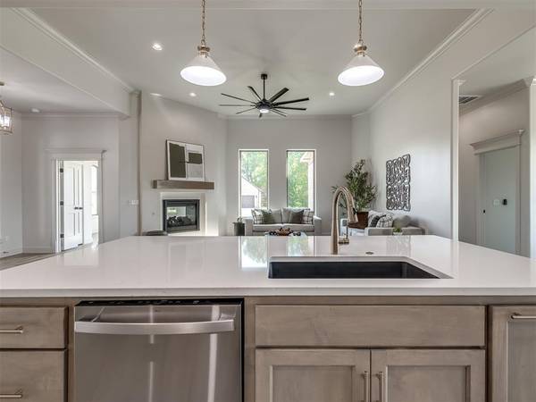 2114 W Cole DR, Mustang, OK 73064