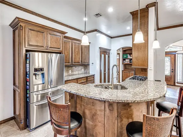 2923 SE 5th ST, Moore, OK 73160