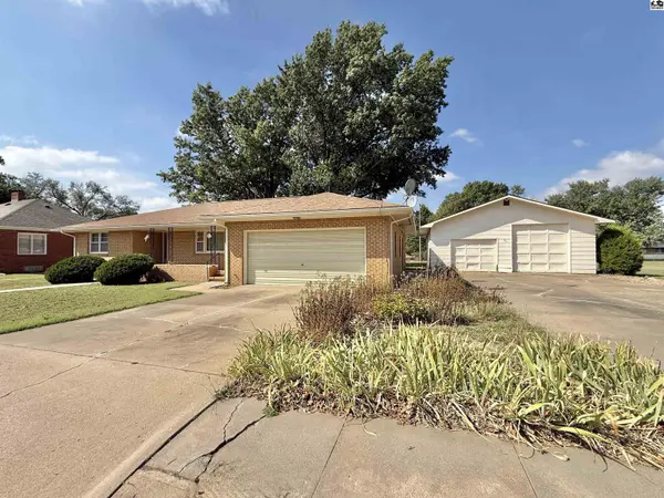 207 S Park Ave, Pretty Prairie, KS 67570