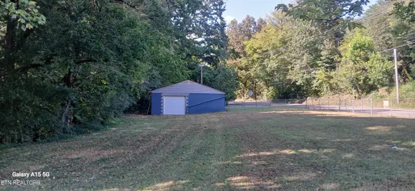 2405 Clearwater Rd, Athens, TN 37303