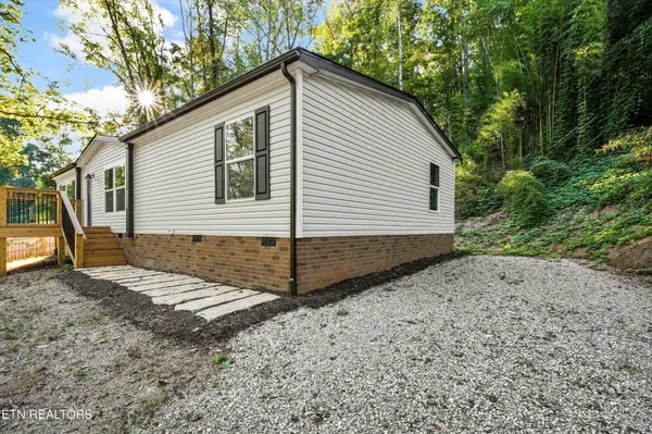 1153 Army St, Knoxville, TN 37920