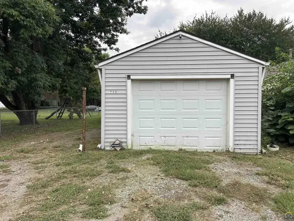 738 NE Green ST, Topeka, KS 66616