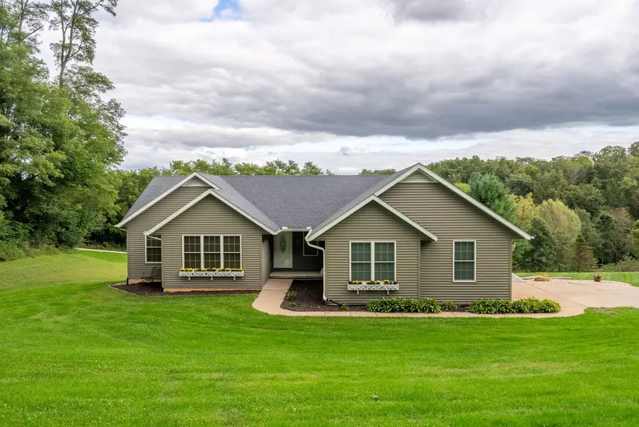 7291 112th ST, Blue Grass, IA 52726