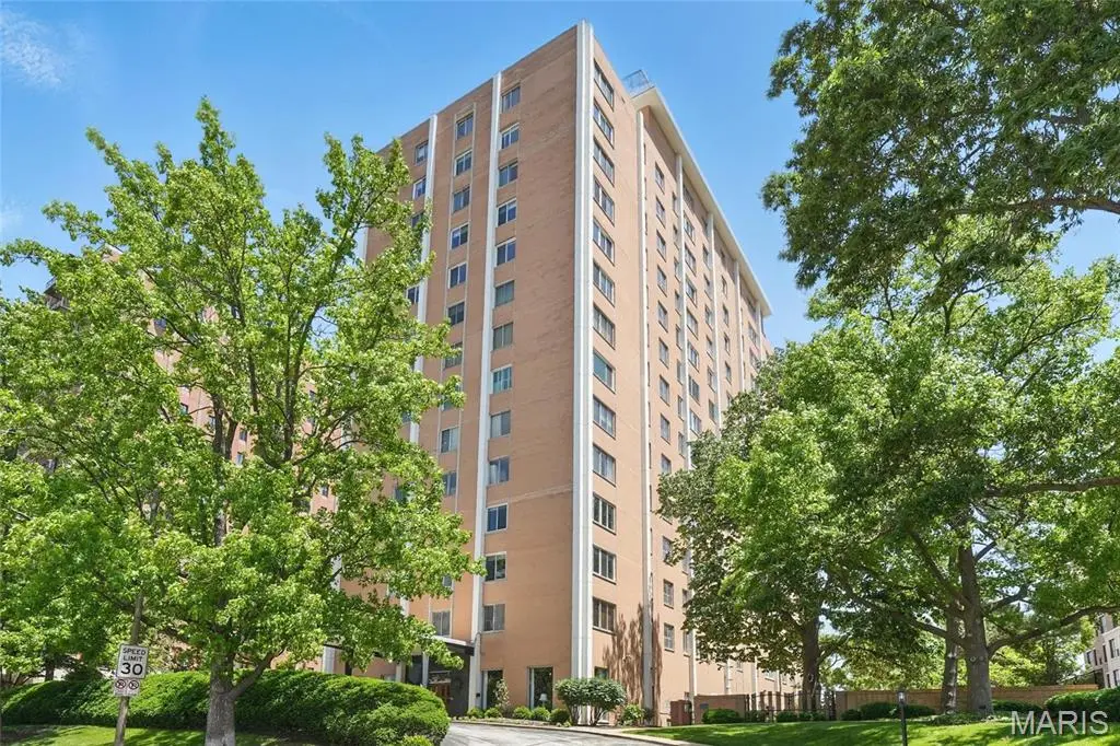900 S Hanley RD #1B, Clayton, MO 63105
