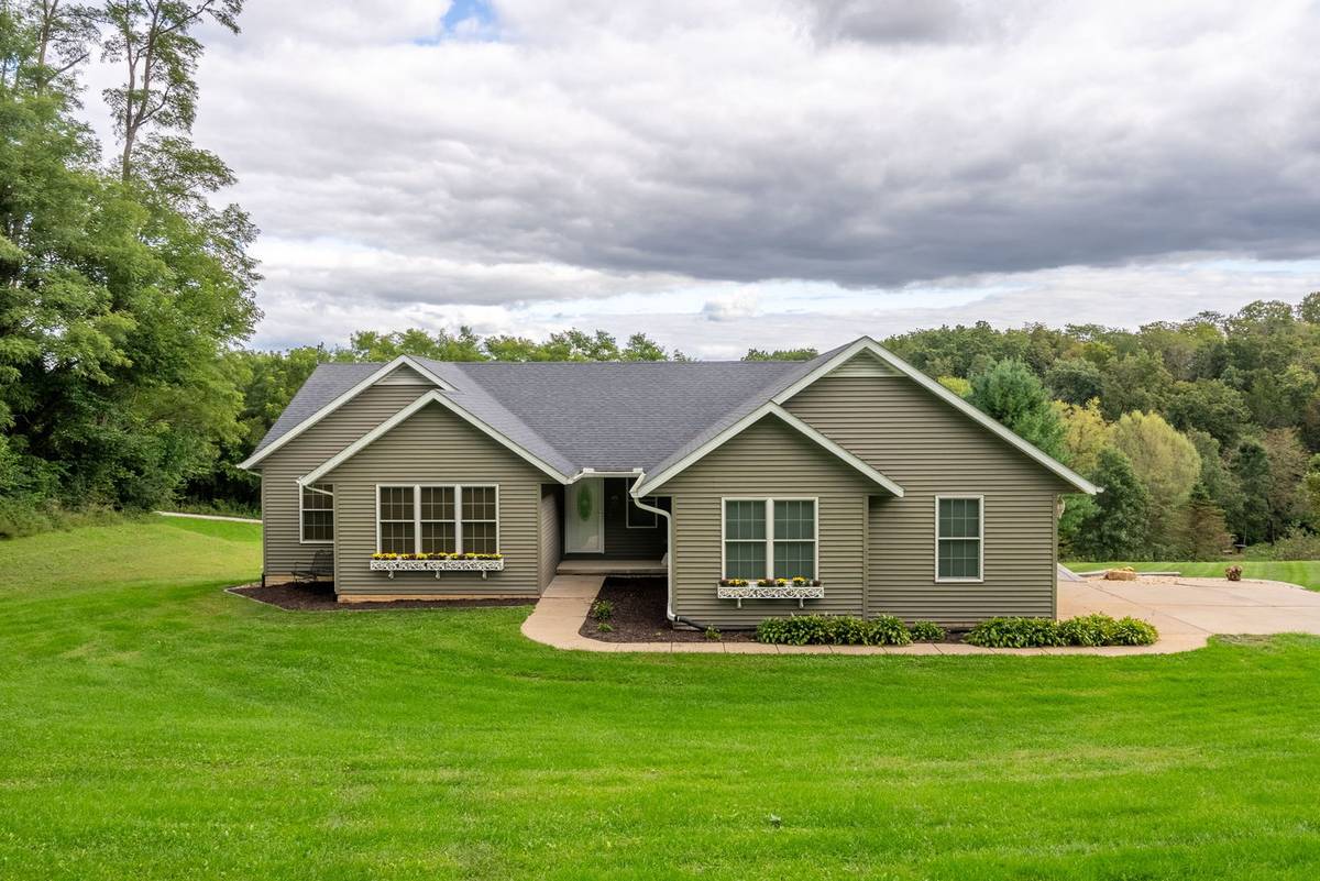 7291 112th ST, Blue Grass, IA 52726