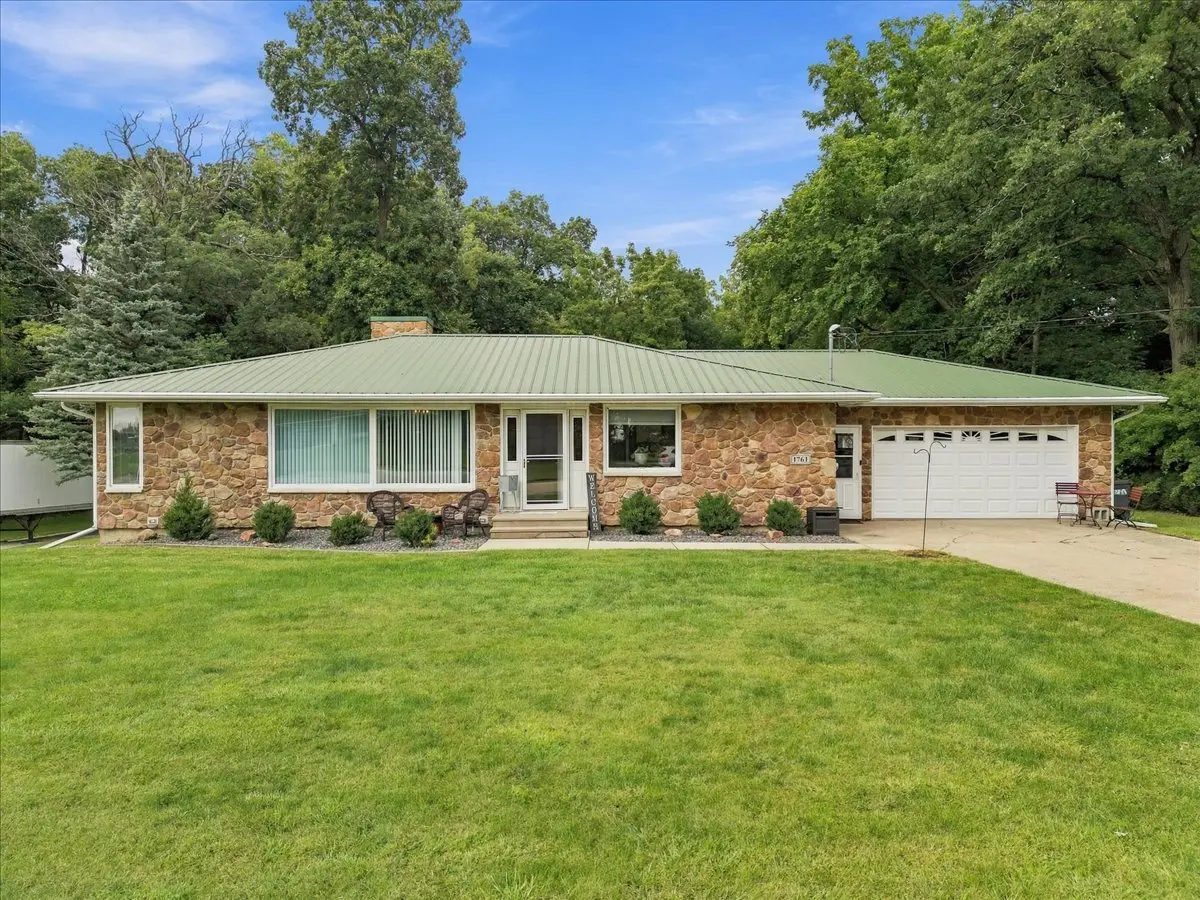 1761 Franklin RD, Franklin Grove, IL 61031