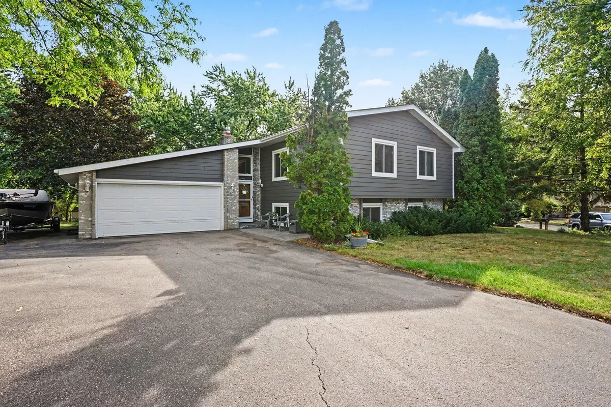 12405 Villaburne DR, Burnsville, MN 55337
