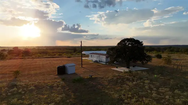 859 Lakey RD, Nixon, TX 78140