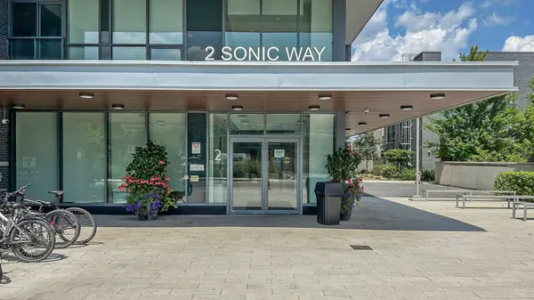 2 Sonic WAY #606, Toronto C11, ON M3C 0P2