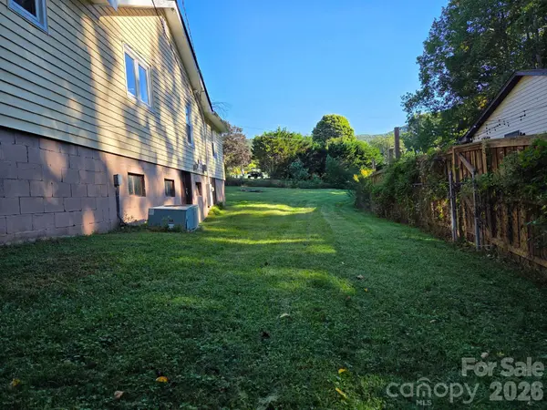 408 McCoy Cove RD, Black Mountain, NC 28711