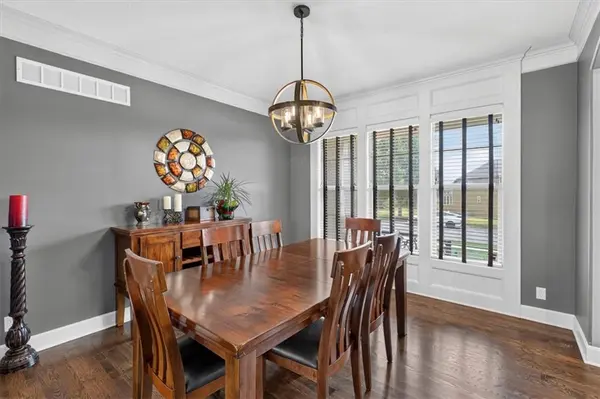21706 W 82nd TER, Lenexa, KS 66220
