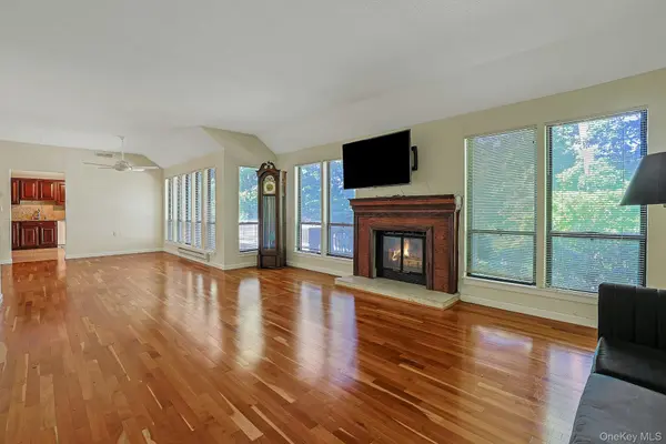 569 Heritage Hills Dr #B, Somers, NY 10589