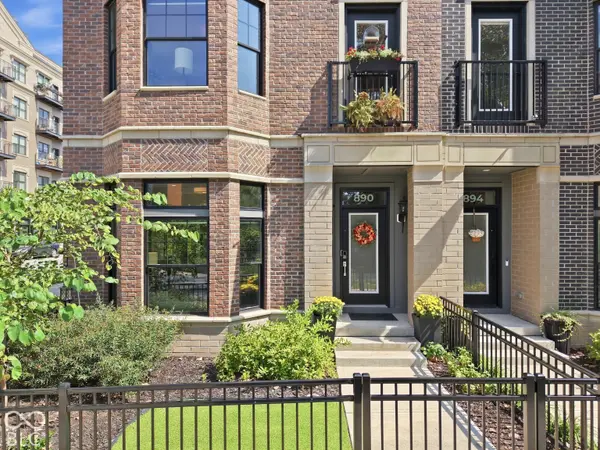 890 Berkhamsted LN, Carmel, IN 46032