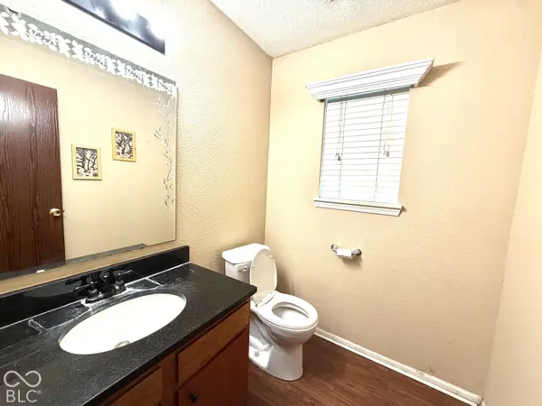 7704 Lake Vista LN, Indianapolis, IN 46217