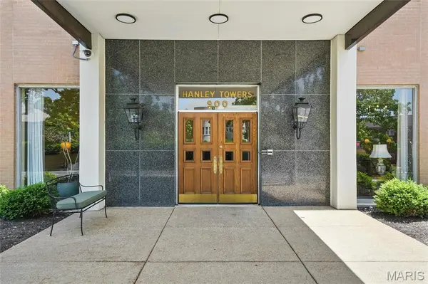 900 S Hanley RD #1B, Clayton, MO 63105