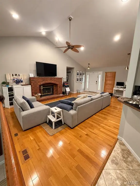 1656 Ivy Chase LN, Fenton, MO 63026