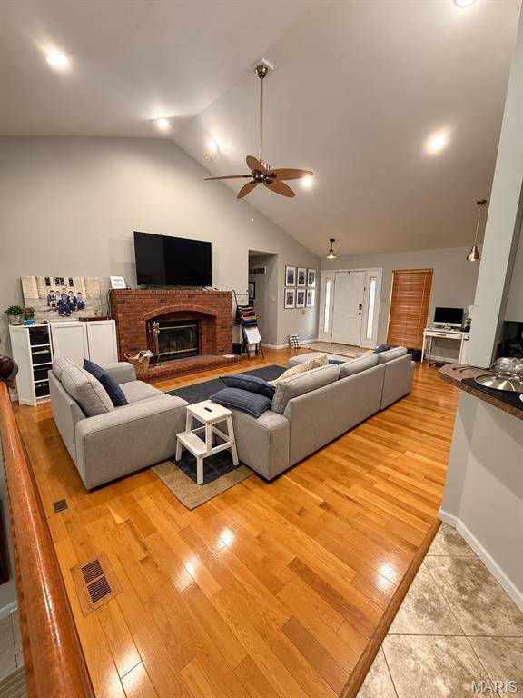1656 Ivy Chase LN, Fenton, MO 63026