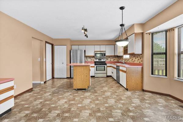 737 Deerfield DR, Swansea, IL 62226