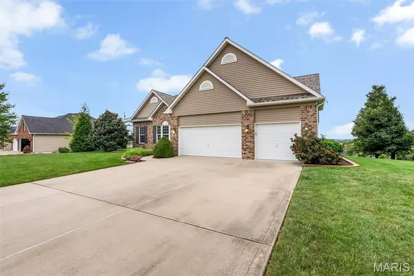 831 Autumn Rise, Columbia, IL 62236