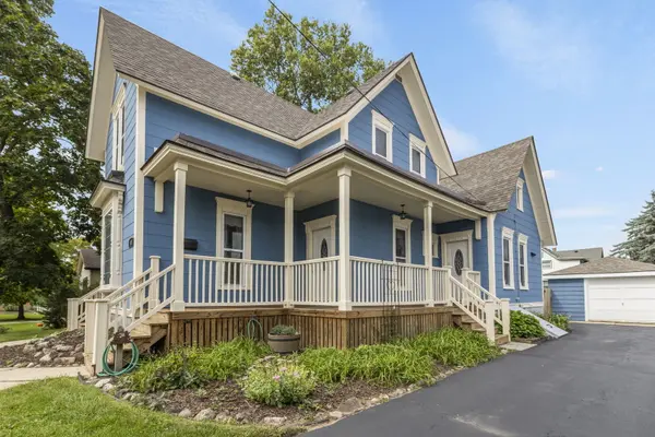 11 North ST, East Dundee, IL 60118